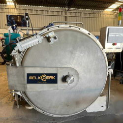 Industrial autoclave for 2 baskets