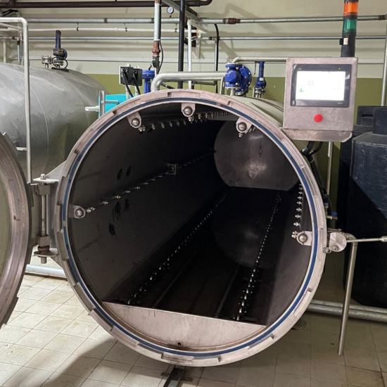 Industrial autoclave for 3 baskets