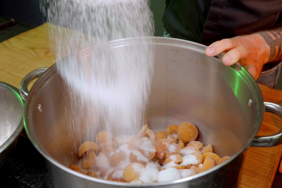 Add white sugar to the apricots