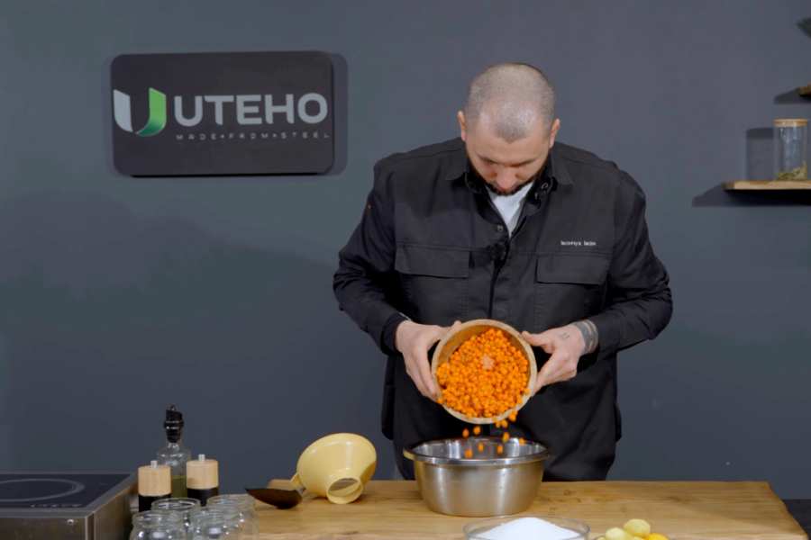 Облепиха в миске