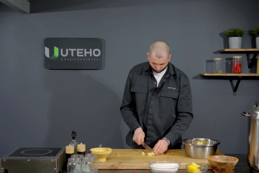 Нарезанный лимон