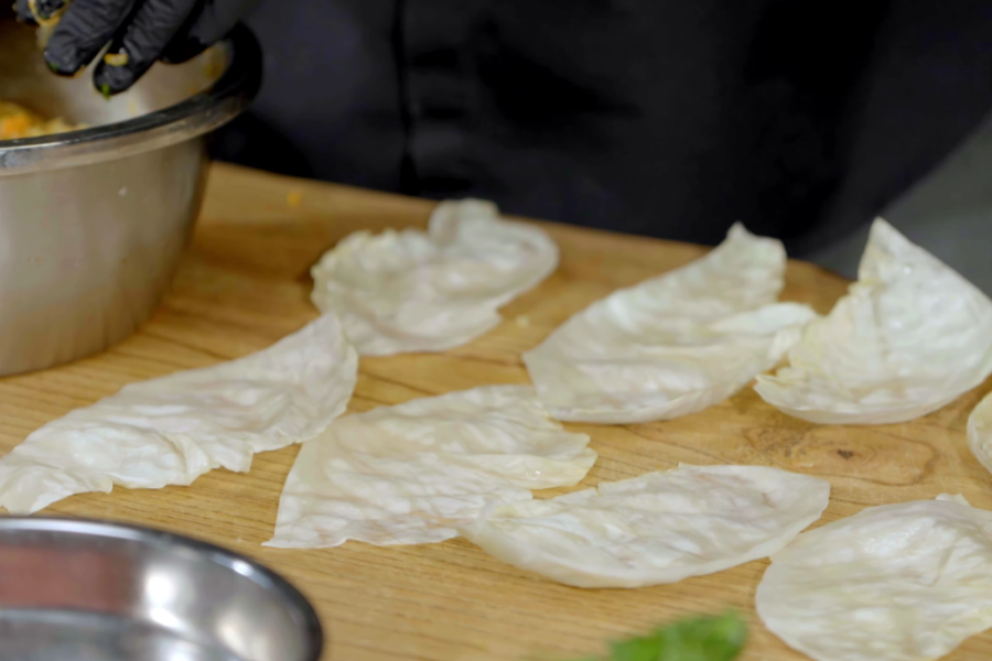 Prepare the cabbage leaves
