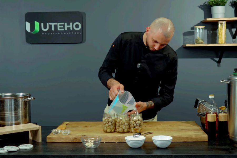 Вливаємо олію