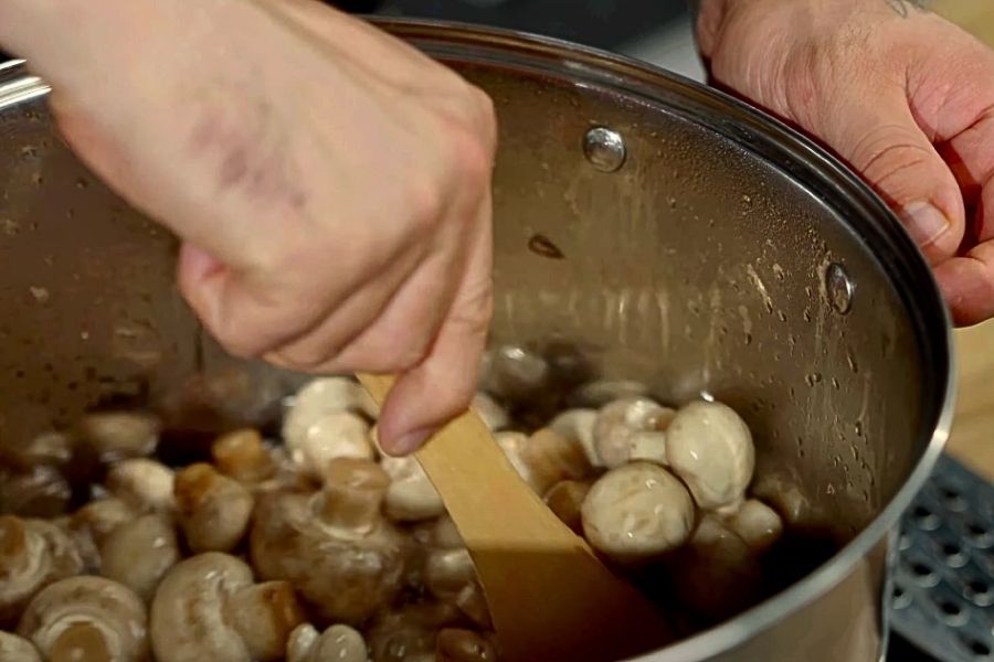 Обсмажуємо баклажани