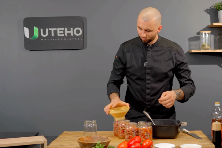 Filling the jars with the mixture