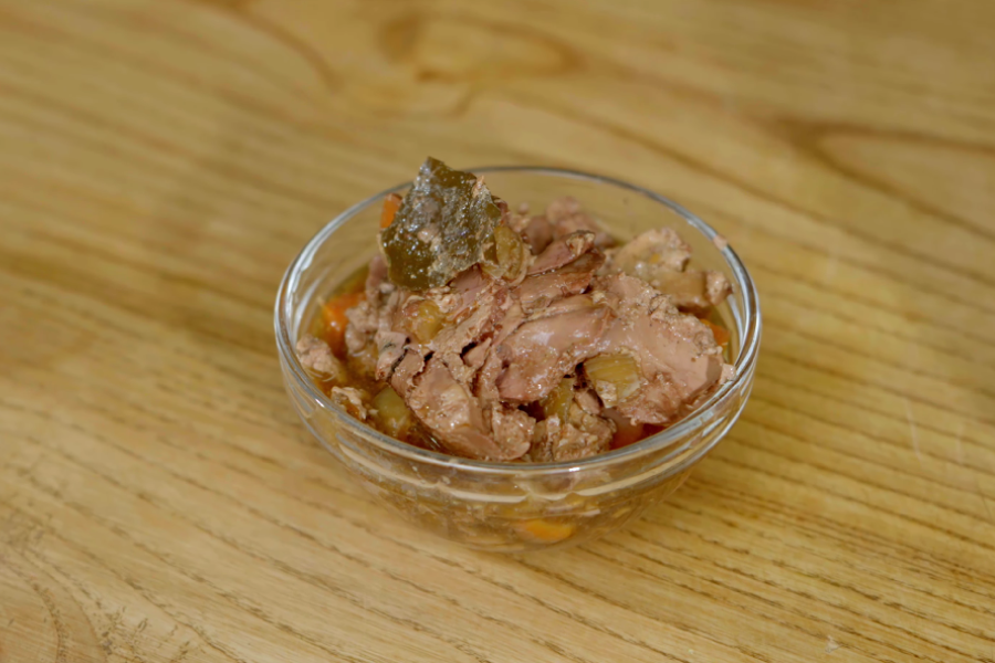 Готовая куриная печень с грибами в автоклаве