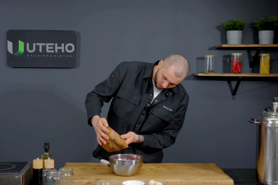 Добавляем печень к овощам и грибам