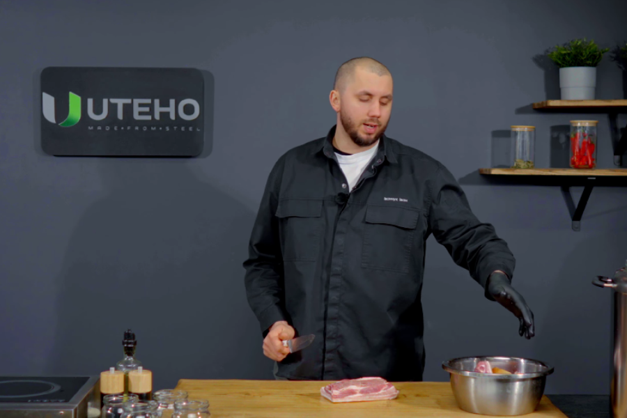 мясо выкладываем в миску