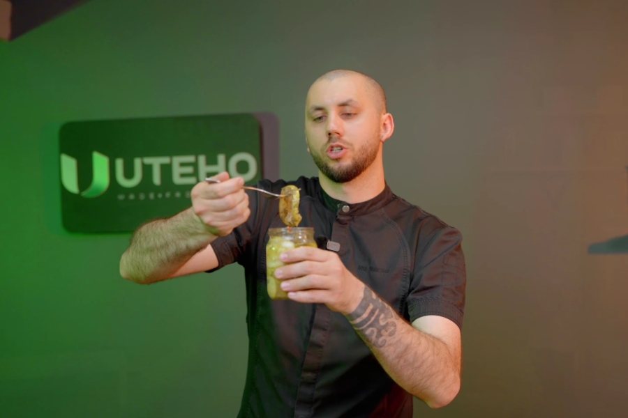 Пікантні кабачки з чилі в автоклаві