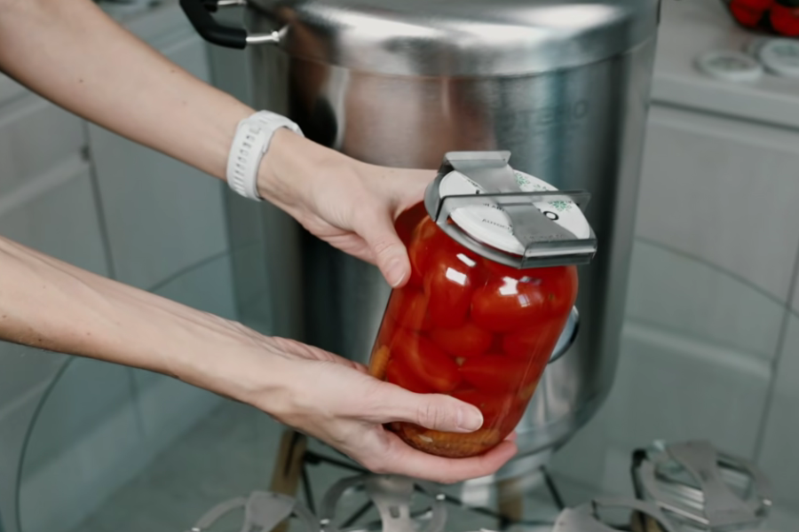 Как работают зажимы для крышек СКО