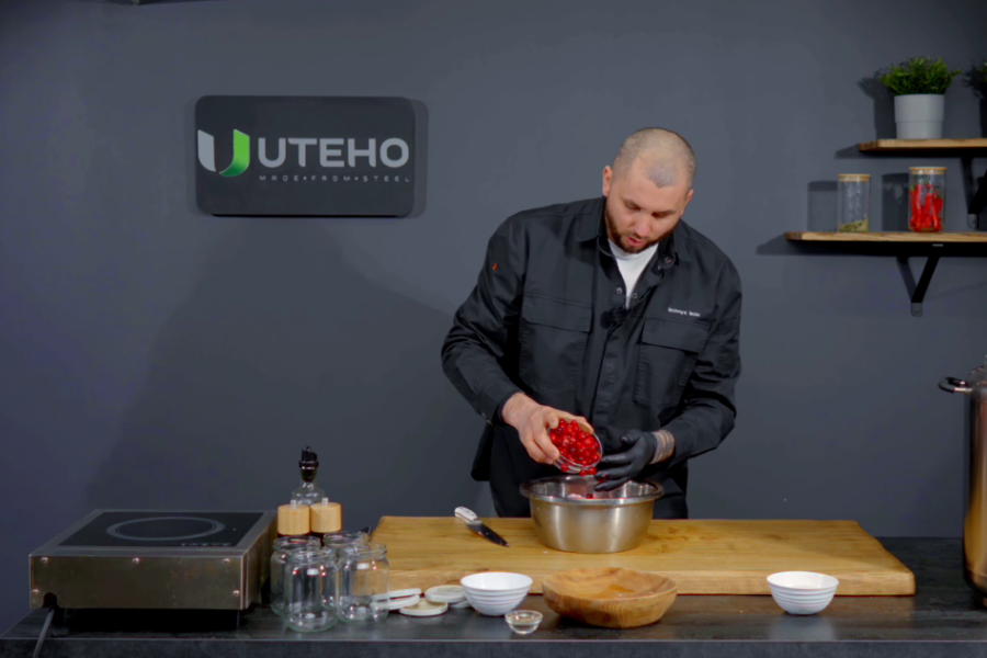 Добавляем клюкву к мясу