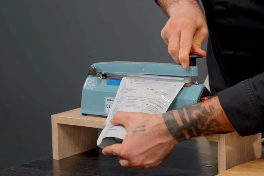 Sealing the retort pouches