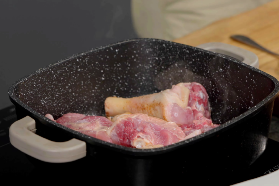 Frying chicken meat for borscht