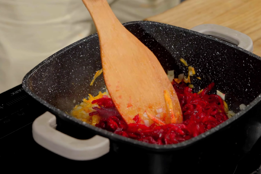 Preparing the dressing for borscht