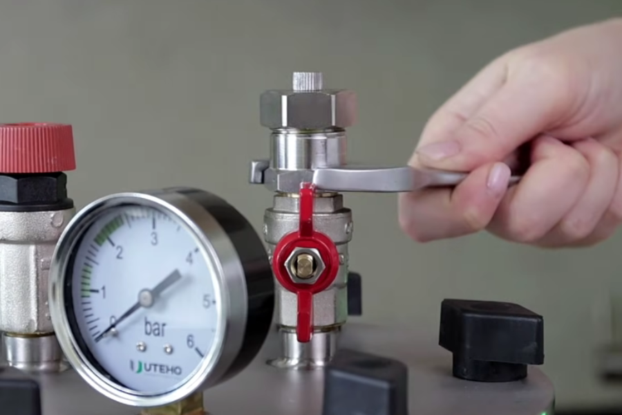 Automatic operation of the steam valve