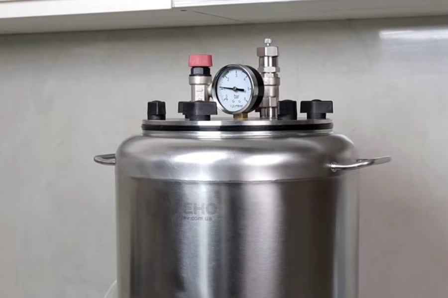 Pressure in the autoclave in steam mode