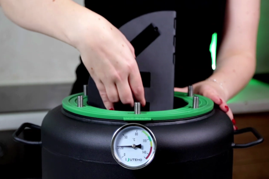 Jar stand in assembled and disassembled form