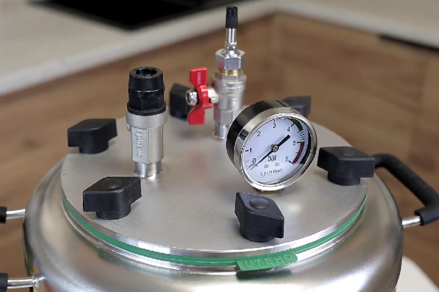 Threaded nipple for air pumping