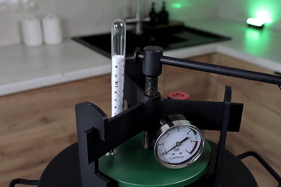 Надёжный стеклянный термометр для бытовых автоклавов UTEHO