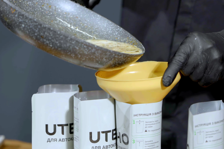 Воронка UTEHO підходить для банок та реторт-пакетів